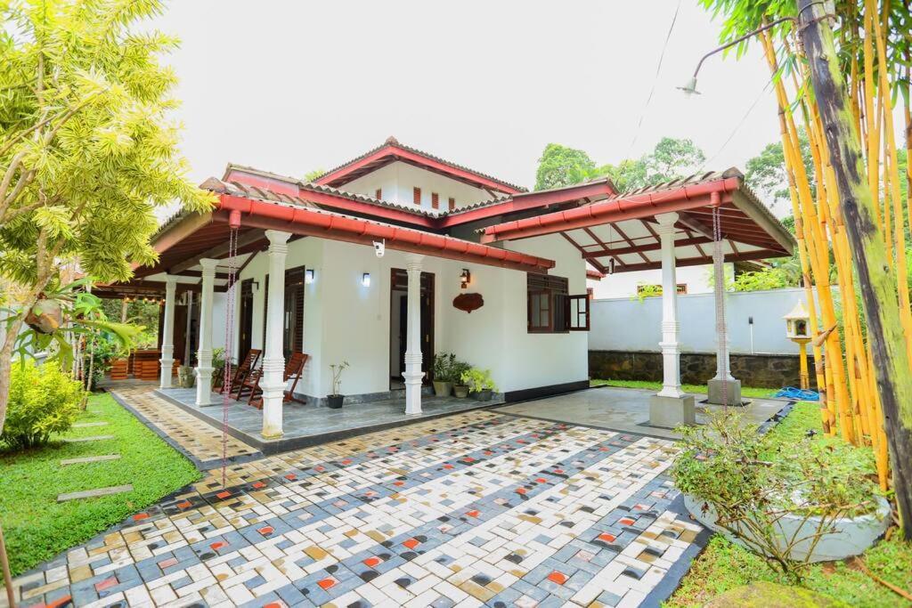 Bend White Villa Hikakduwa Hikkaduwa Exterior photo